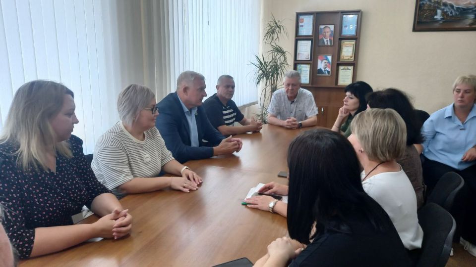 Владимир Шавлай: Сегодня встретился с коллективом Краснодонского промышленно-экономического колледжа Владимир Шавлай: Сегодня встретился с коллективом Краснодонского промышленно-экономического колледжа