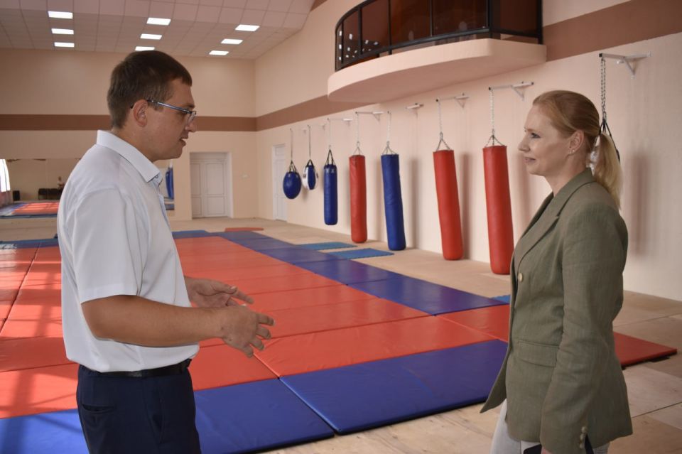 Анна Рослякова оценила ход работ по развитию инфраструктуры в Брянке Анна Рослякова оценила ход работ по развитию инфраструктуры в Брянке