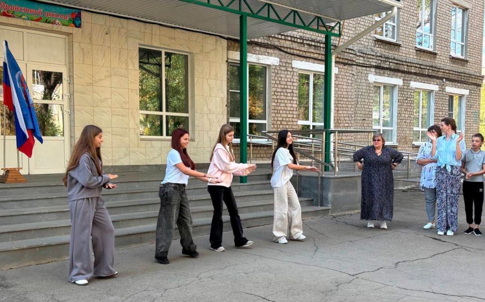 В Антрацитовской специализированной школе № 5 им. В. Очкура состоялся праздник, посвященный началу учебного года для ребят, которые посещают социальный проект «Ключ» В Антрацитовской специализированной школе № 5 им. В. Очкура состоялся праздник, посвященный началу учебного года для ребят, которые посещают социальный проект «Ключ»