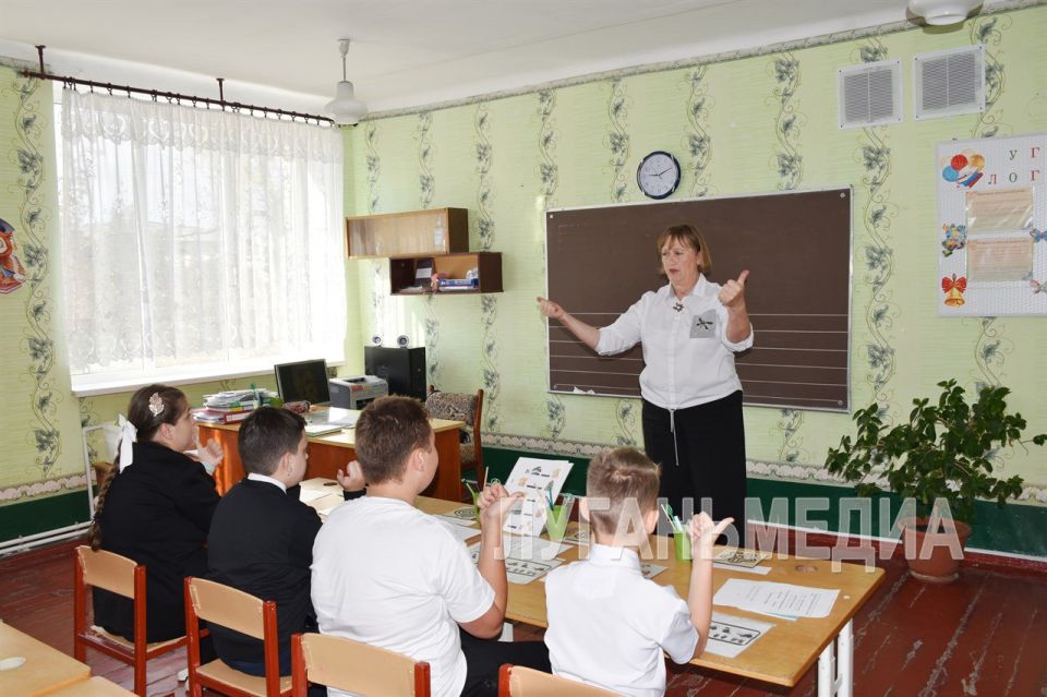В Краснолучской школе № 9 состоялось открытие логопедического пункта для детей с нарушениями устной и письменной речи В Краснолучской школе № 9 состоялось открытие логопедического пункта для детей с нарушениями устной и письменной речи