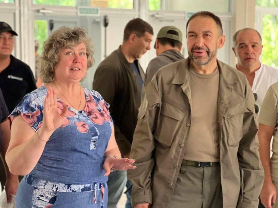 Делегация Татарстана посетила обновленную школу в Рубежном Делегация Татарстана посетила обновленную школу в Рубежном