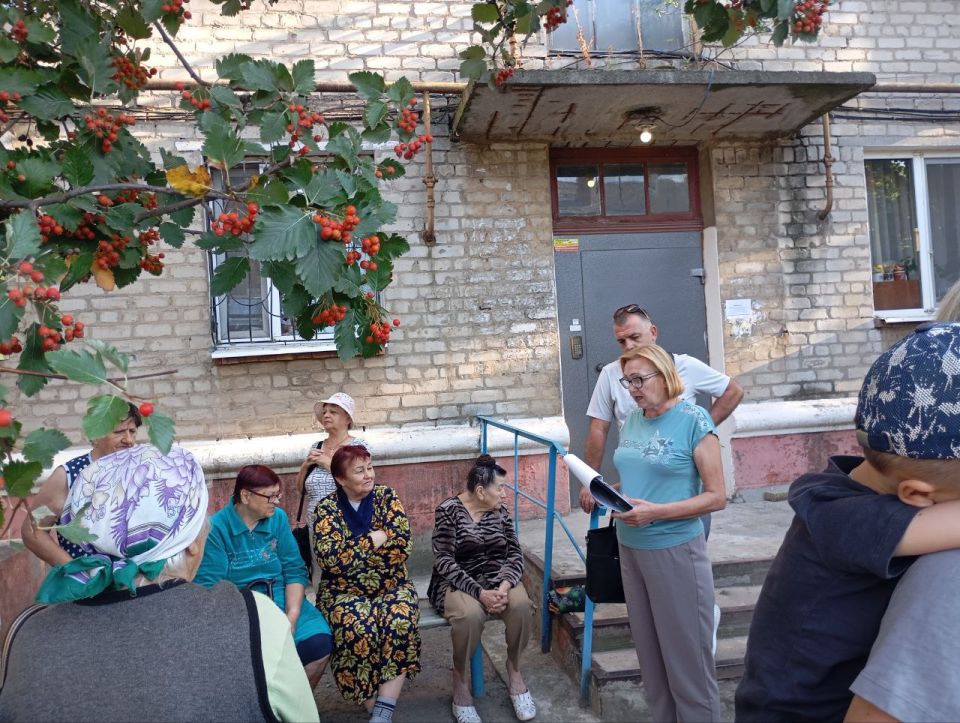 В Лутугино прошли сходы граждан В Лутугино прошли сходы граждан