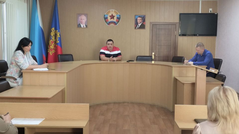 Сегодня Глава городского округа город Ровеньки Андрей Рубанцов провел плановое рабочее совещание с руководителями управлений администрации и структурных подразделений Сегодня Глава городского округа город Ровеньки Андрей Рубанцов провел плановое рабочее совещание с руководителями управлений администрации и структурных подразделений