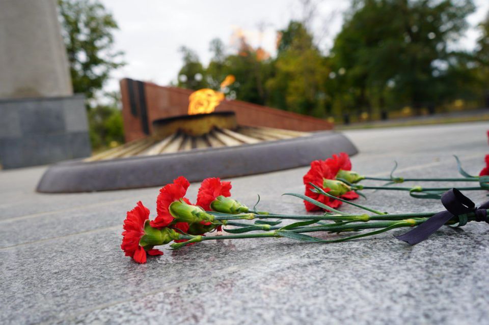 ДЕНЬ НЕИЗВЕСТНОГО СОЛДАТА В СВЕРДЛОВСКЕ ДЕНЬ НЕИЗВЕСТНОГО СОЛДАТА В СВЕРДЛОВСКЕ