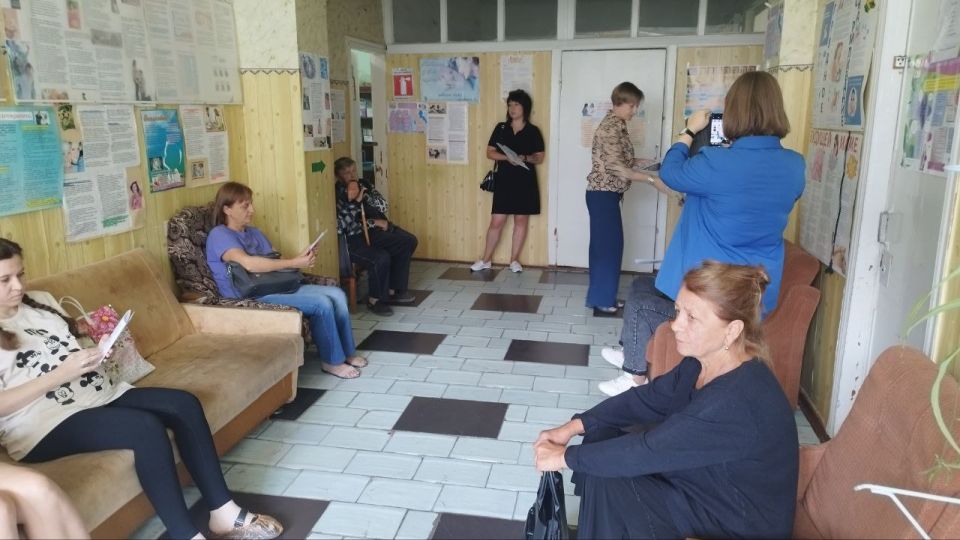 В женской консультации поликлиники г. Лутугино состоялась встреча специалистов Центра психолого-педагогической и медико-социальной помощи "Развитие" с беременными женщинами и пациентами В женской консультации поликлиники г. Лутугино состоялась встреча специалистов Центра психолого-педагогической и медико-социальной помощи "Развитие" с беременными женщинами и пациентами