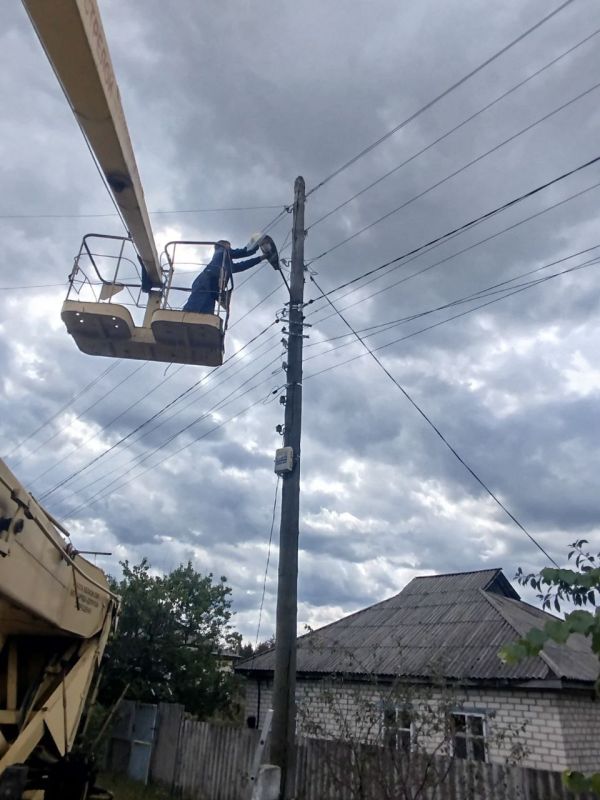В рамках поручения Главы Старобельского муниципального округа Владимира Чернева продолжаются работы по восстановлению уличного освещения территории округа В рамках поручения Главы Старобельского муниципального округа Владимира Чернева продолжаются работы по восстановлению уличного освещения территории округа