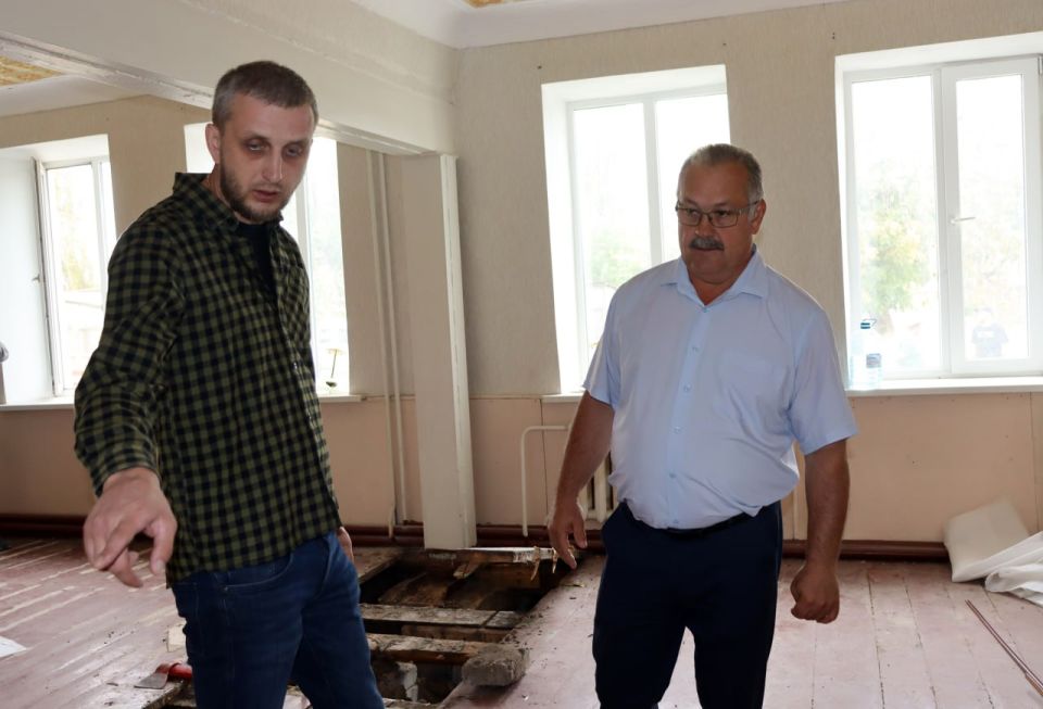 Сергей Саенко: В Антраците в данный момент активно ведется капитальный ремонт в трех школах, что является важным шагом к созданию комфортных условий для наших учеников Сергей Саенко: В Антраците в данный момент активно ведется капитальный ремонт в трех школах, что является важным шагом к созданию комфортных условий для наших учеников