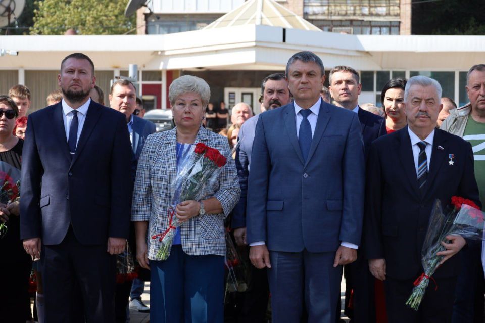 Виктор Водолацкий: Принял участие в торжественном мероприятии, посвященном открытию Аллеи Российской славы в городе Луганске Виктор Водолацкий: Принял участие в торжественном мероприятии, посвященном открытию Аллеи Российской славы в городе Луганске