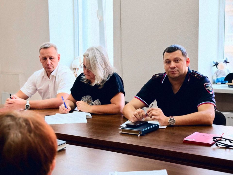 08.09.2025 г. состоялось очередное заседание Луганской городской комиссии по делам несовершеннолетних и защите их прав под председательством Натальи Владимировны Куличенко 08.09.2025 г. состоялось очередное заседание Луганской городской комиссии по делам несовершеннолетних и защите их прав под председательством Натальи Владимировны Куличенко