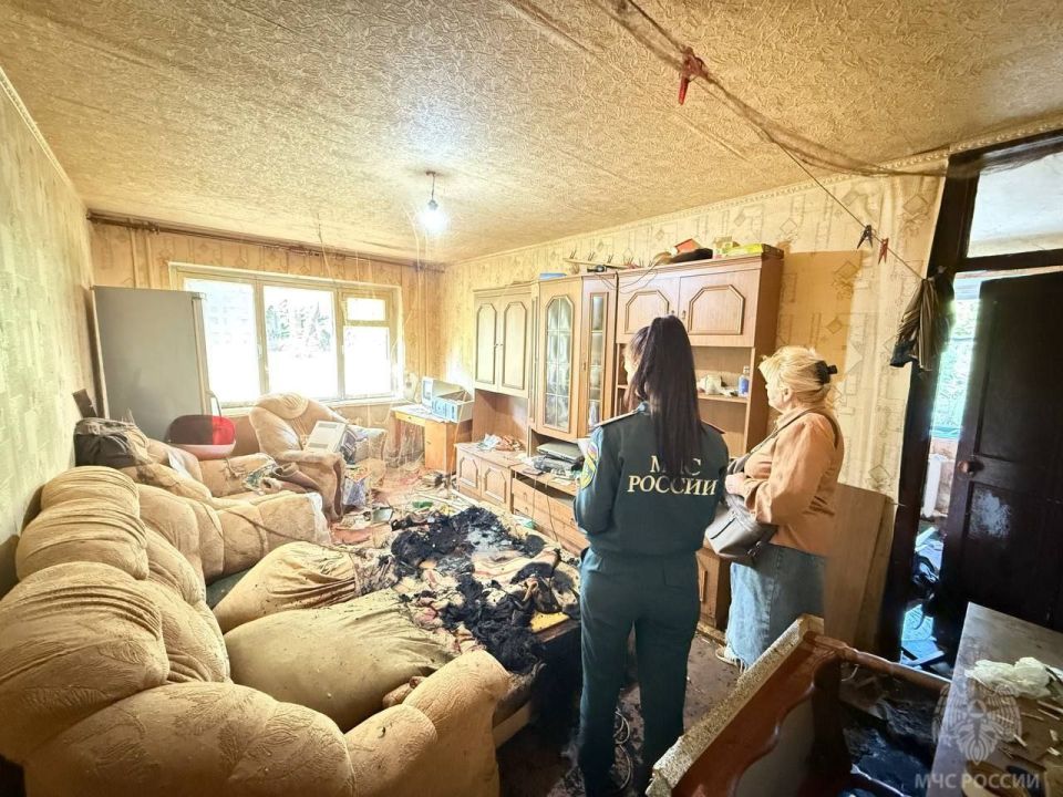 Стахановские огнеборцы спасли на пожаре мужчину, который едва не погиб от неосторожности при курении Стахановские огнеборцы спасли на пожаре мужчину, который едва не погиб от неосторожности при курении