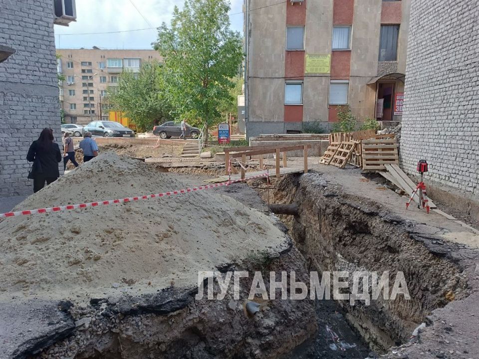Тюменские строители продолжают капитальный ремонт ЗАГСа в Краснодоне Тюменские строители продолжают капитальный ремонт ЗАГСа в Краснодоне
