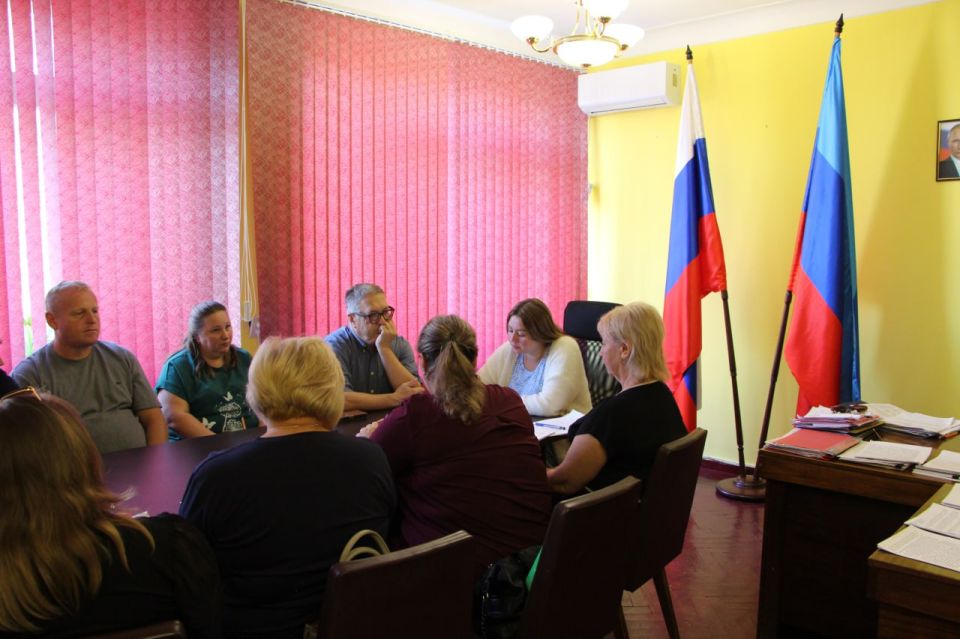 В Администрации Меловского муниципального округа, под руководством заместителя главы Администрации Прищепа Алины Геннадиевны, совместно с сотрудниками Совета Меловского МО и начальниками отделов по обеспечению... В Администрации Меловского муниципального округа, под руководством заместителя главы Администрации Прищепа Алины Геннадиевны, совместно с сотрудниками Совета Меловского МО и начальниками отделов по обеспечению...