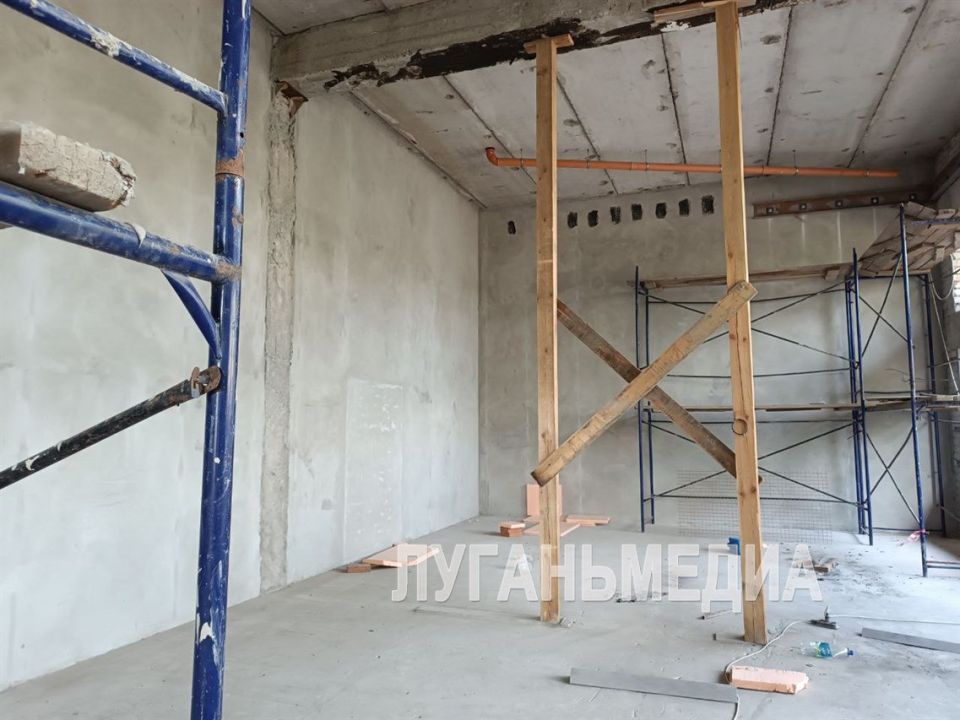 Тюменские строители продолжают капитальный ремонт ЗАГСа в Краснодоне Тюменские строители продолжают капитальный ремонт ЗАГСа в Краснодоне