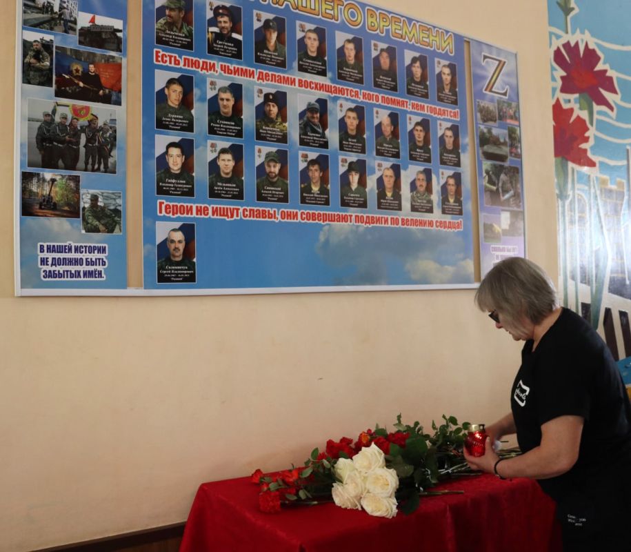 По инициативе родных, членов семей погибших защитников Родины с 2014 года и участников Специальной военной операции в посёлке городского типа Дубовский в торжественной обстановке открыли памятный стенд «Гордимся славою... По инициативе родных, членов семей погибших защитников Родины с 2014 года и участников Специальной военной операции в посёлке городского типа Дубовский в торжественной обстановке открыли памятный стенд «Гордимся славою...