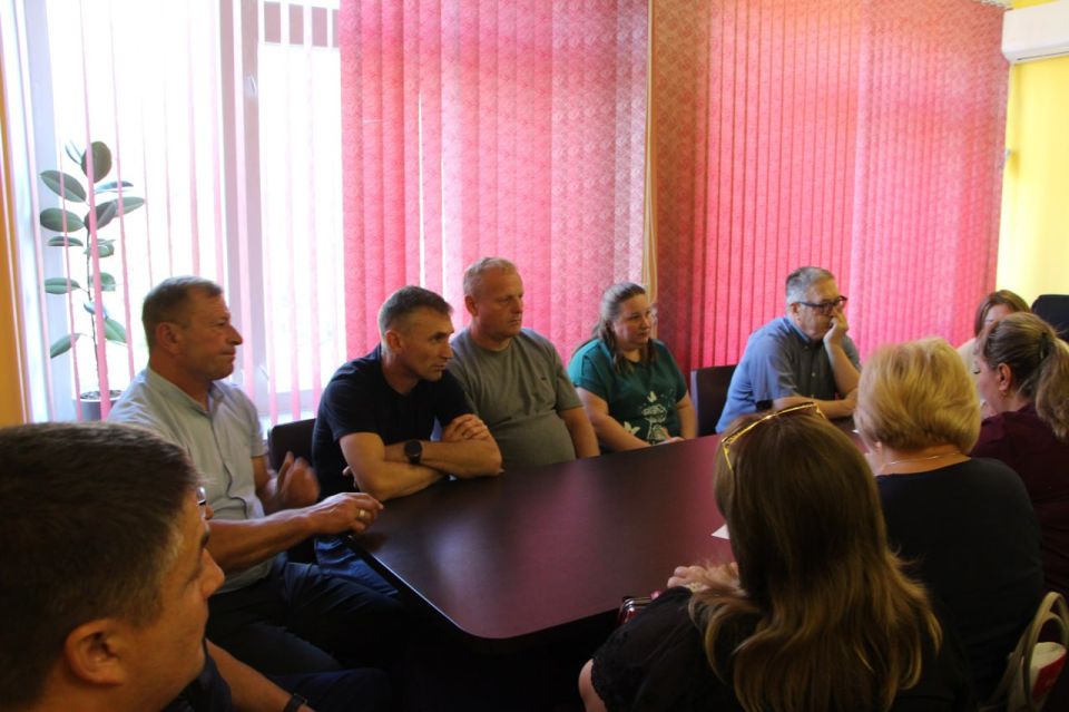 В Администрации Меловского муниципального округа, под руководством заместителя главы Администрации Прищепа Алины Геннадиевны, совместно с сотрудниками Совета Меловского МО и начальниками отделов по обеспечению... В Администрации Меловского муниципального округа, под руководством заместителя главы Администрации Прищепа Алины Геннадиевны, совместно с сотрудниками Совета Меловского МО и начальниками отделов по обеспечению...