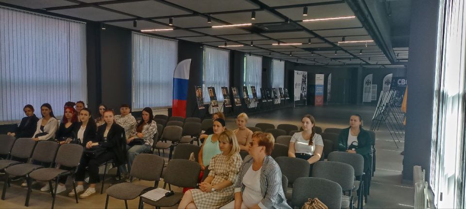 Олег Коваль: 9 сентября, совместно с представителями управления образования Луганска и городского профсоюза работников образования и науки провел встречу с молодыми педагогами, которые впервые приступили к работе в текущем... Олег Коваль: 9 сентября, совместно с представителями управления образования Луганска и городского профсоюза работников образования и науки провел встречу с молодыми педагогами, которые впервые приступили к работе в текущем...