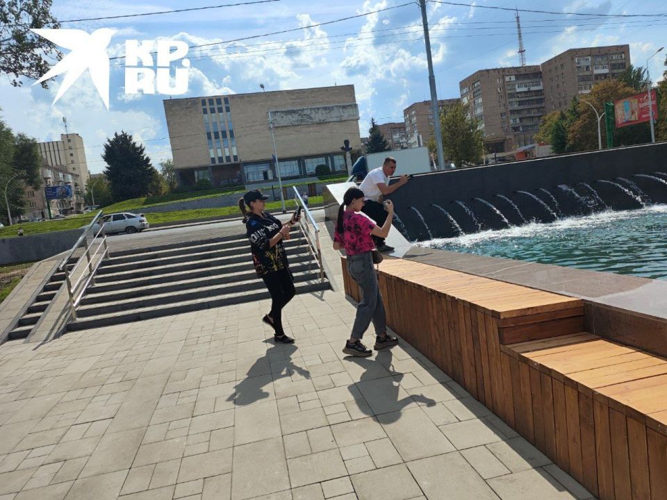 Каскад из воды. Ко Дню города московские строители закончили ремонт фонтана в сквере Борцам революции Каскад из воды. Ко Дню города московские строители закончили ремонт фонтана в сквере Борцам революции