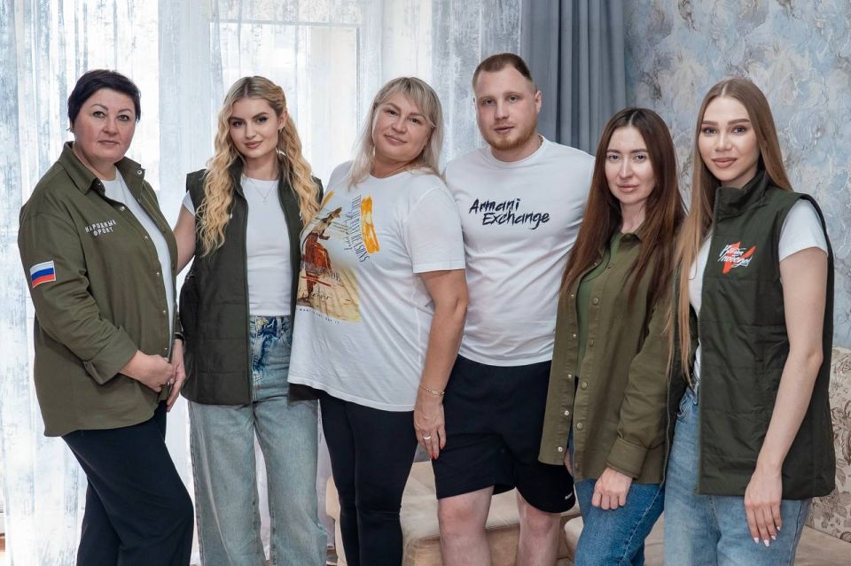 Сегодня, перед концертом, приехали в гости к Владу Невзорову, бойцу 12-го Гвардейского танкового Шепетовского полка Сегодня, перед концертом, приехали в гости к Владу Невзорову, бойцу 12-го Гвардейского танкового Шепетовского полка