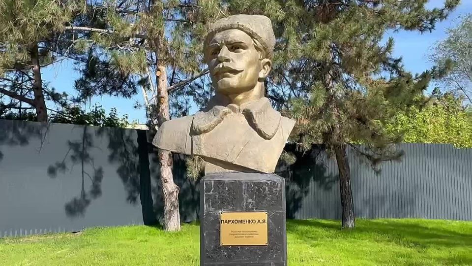 Леонид Пасечник: В центре Луганска открыли Аллею Российской Славы