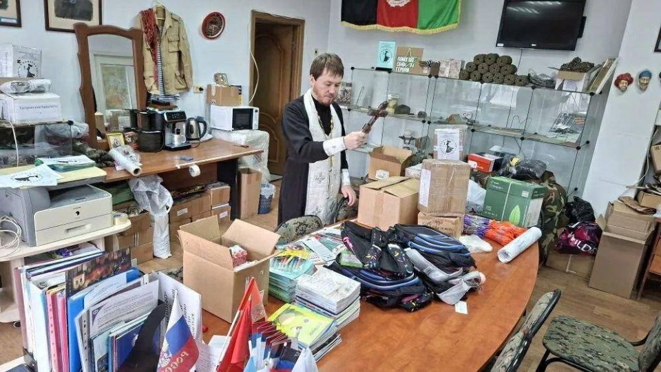 Общественники Красноярского края отправили школьные принадлежности детям Луганска Общественники Красноярского края отправили школьные принадлежности детям Луганска