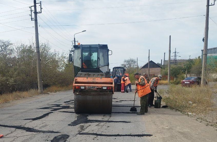 Коммунальные службы проводят работы на территории города Коммунальные службы проводят работы на территории города