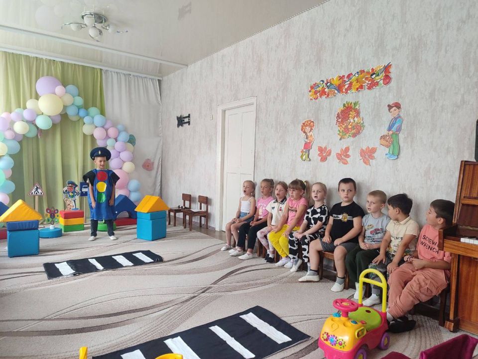 Сотрудники ОГИБДД ОМВД России «Алчевский» посетили детский сад Сотрудники ОГИБДД ОМВД России «Алчевский» посетили детский сад