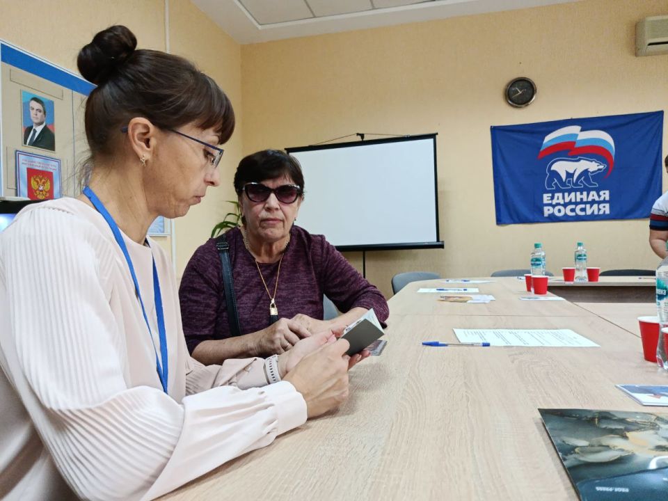 Марина Филиппова: Сегодня в Центре занятости населения прошла важная встреча, которая была организована в рамках проекта #СвоихНеБросаем совместно с Председателем Совета Новоайдарского округа Павлом Гречишкиным и директором... Марина Филиппова: Сегодня в Центре занятости населения прошла важная встреча, которая была организована в рамках проекта #СвоихНеБросаем совместно с Председателем Совета Новоайдарского округа Павлом Гречишкиным и директором...