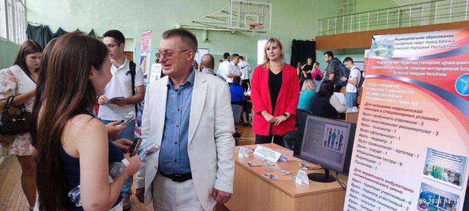 Брянковская многопрофильная больница приняла участие в Ярмарке вакансий «Ординатор и работа», прошедшей на базе Луганского государственного медицинского университета имени Святителя Луки Минздрава России под эгидой... Брянковская многопрофильная больница приняла участие в Ярмарке вакансий «Ординатор и работа», прошедшей на базе Луганского государственного медицинского университета имени Святителя Луки Минздрава России под эгидой...