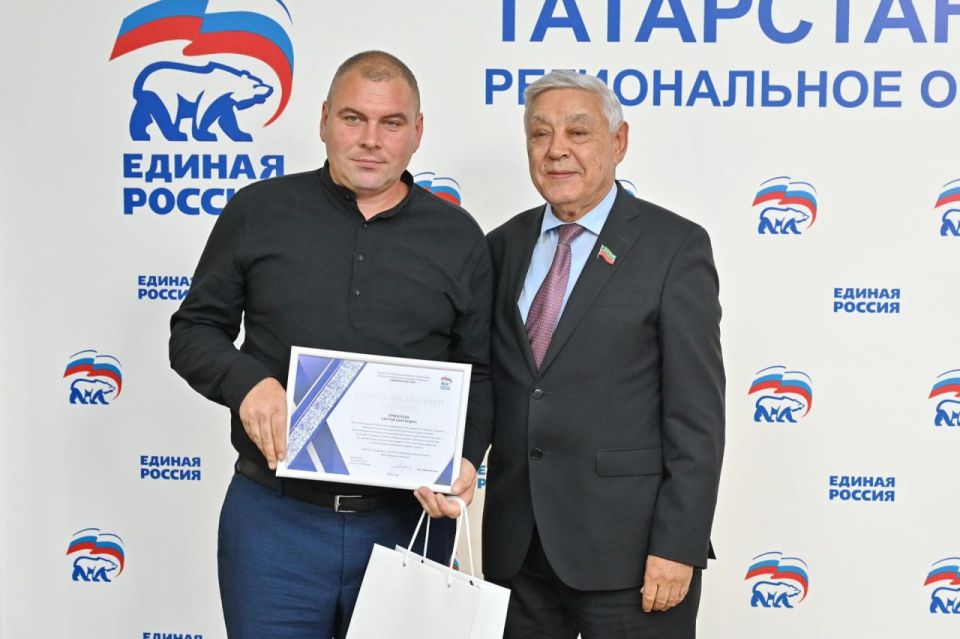 В Татарстане состоялось заседание Президиума Регионального политсовета, в ходе которого обсудили вопросы организации гуманитарной помощи жителям подшефных Татарстану городов Лисичанск и Рубежное В Татарстане состоялось заседание Президиума Регионального политсовета, в ходе которого обсудили вопросы организации гуманитарной помощи жителям подшефных Татарстану городов Лисичанск и Рубежное