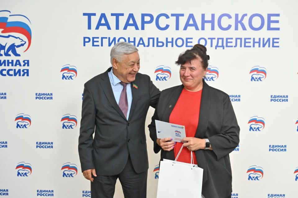 Вклад жителей Татарстана в гуманитарную миссию Лисичанска и Рубежное отмечен «Единой Россией» Вклад жителей Татарстана в гуманитарную миссию Лисичанска и Рубежное отмечен «Единой Россией»