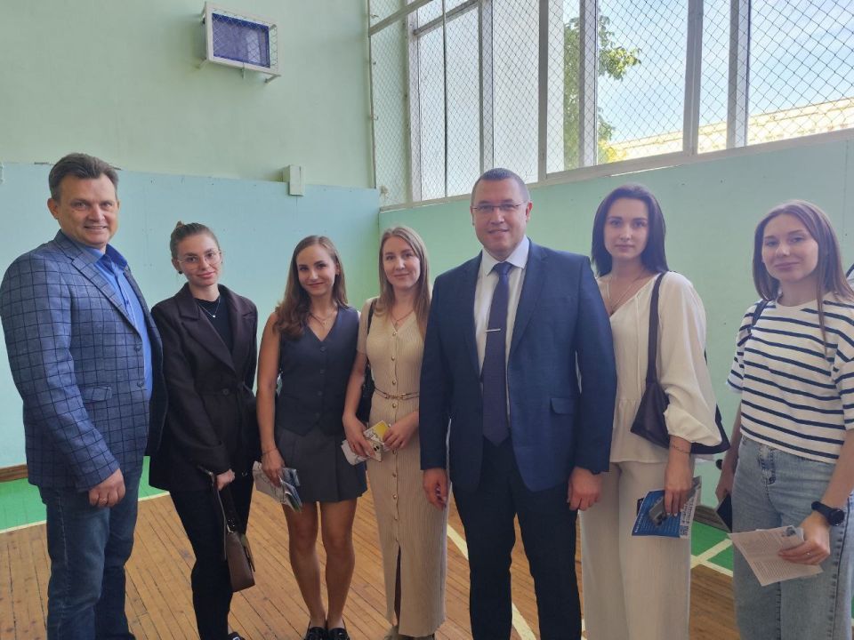 Главные врачи города Красный Луч приняли участие в ярмарке вакансий "Ординатор и работа", проводимой Луганским государственным медицинским университетом имени Святителя Луки под эгидой Министерства здравоохранения ЛНР и... Главные врачи города Красный Луч приняли участие в ярмарке вакансий "Ординатор и работа", проводимой Луганским государственным медицинским университетом имени Святителя Луки под эгидой Министерства здравоохранения ЛНР и...