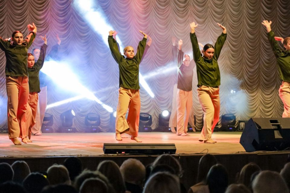 Денис Мирошниченко наградил отличившихся представителей архивной отрасли ЛНР Денис Мирошниченко наградил отличившихся представителей архивной отрасли ЛНР