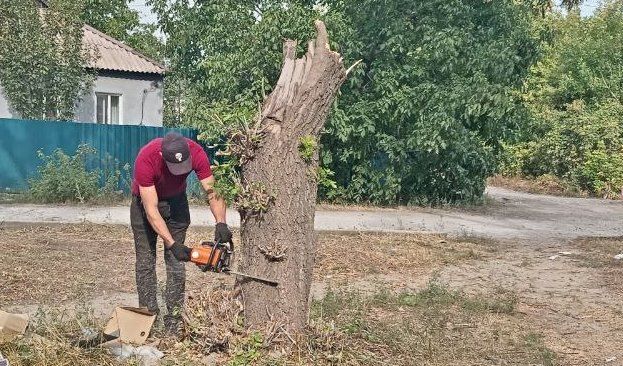 Коммунальные службы проводят работы на территории города Коммунальные службы проводят работы на территории города
