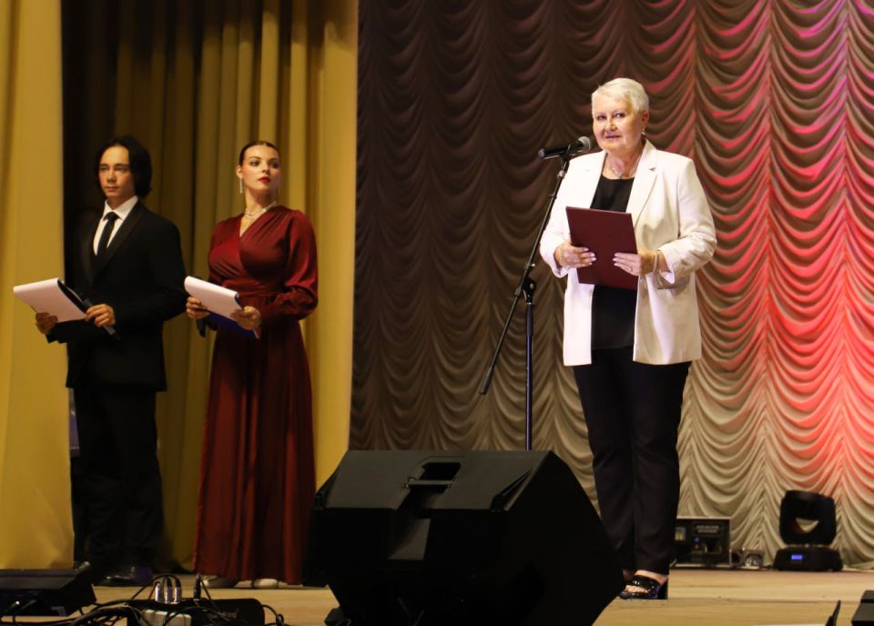 100-летие Архивной службы ЛНР: Наталья Шкода вручила награды лучшим сотрудникам 100-летие Архивной службы ЛНР: Наталья Шкода вручила награды лучшим сотрудникам