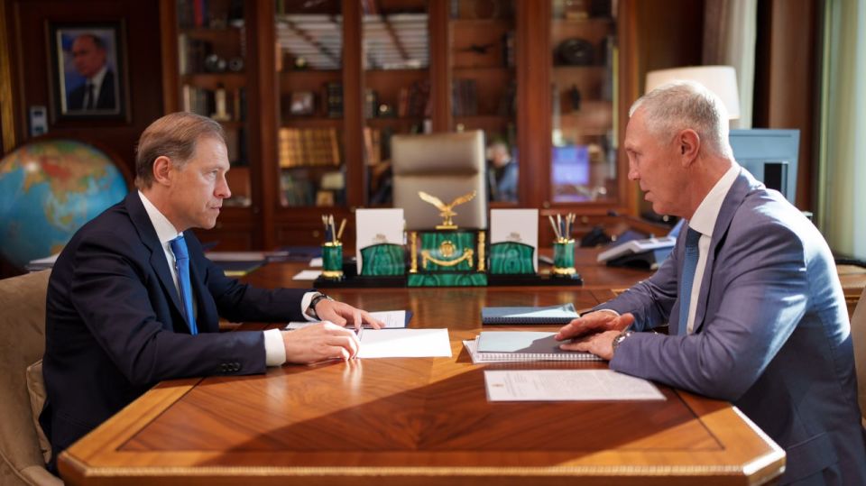 Денис Мантуров встретился с губернатором Херсонской области Владимиром Сальдо