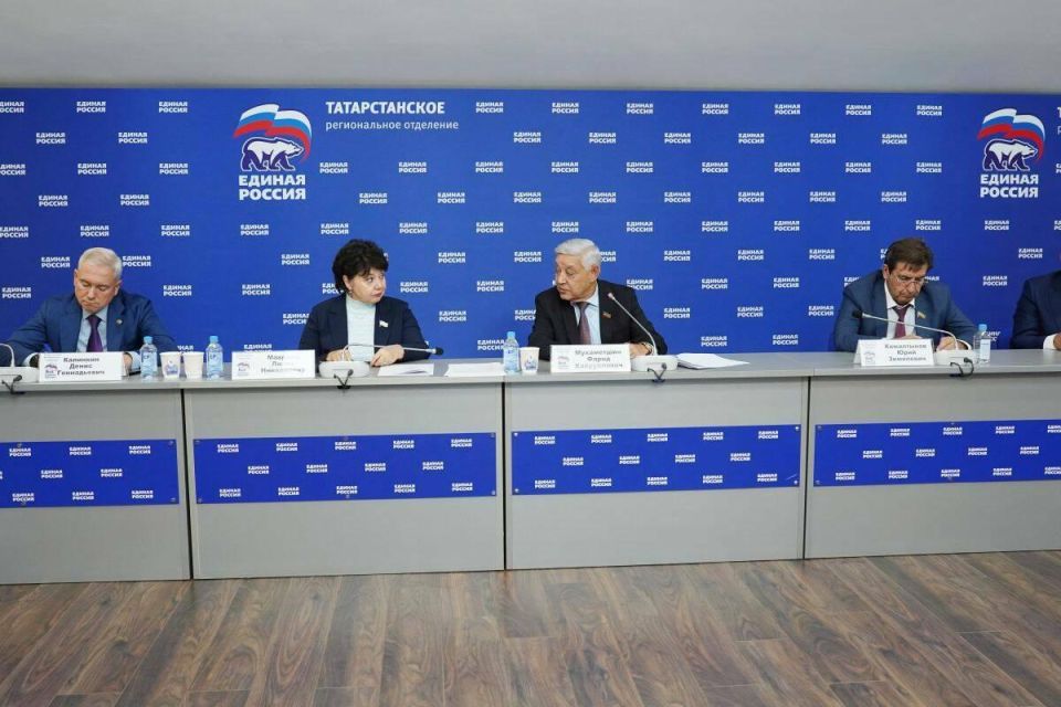 Вклад жителей Татарстана в гуманитарную миссию Лисичанска и Рубежное отмечен «Единой Россией» Вклад жителей Татарстана в гуманитарную миссию Лисичанска и Рубежное отмечен «Единой Россией»