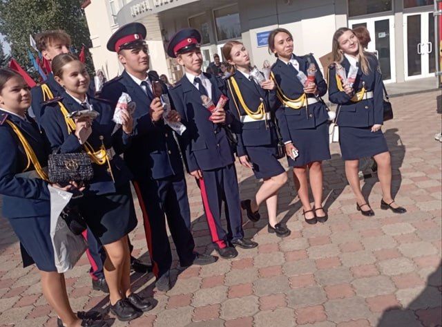 К 230-летию Луганска на улицах города бесплатно раздадут более полумиллиона порций «Королевского мороженого» К 230-летию Луганска на улицах города бесплатно раздадут более полумиллиона порций «Королевского мороженого»