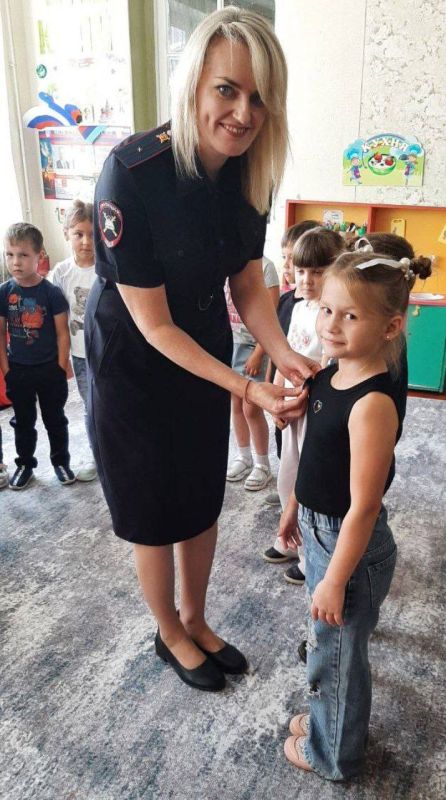 Нескучные уроки безопасности провели сотрудники ГИБДД в Алчевске Нескучные уроки безопасности провели сотрудники ГИБДД в Алчевске