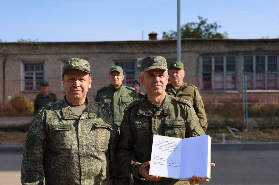 Сотрудники управления общественно-политической работы СК России передали в библиотеки ведомственных образовательных организаций города Луганска художественную литературу Сотрудники управления общественно-политической работы СК России передали в библиотеки ведомственных образовательных организаций города Луганска художественную литературу