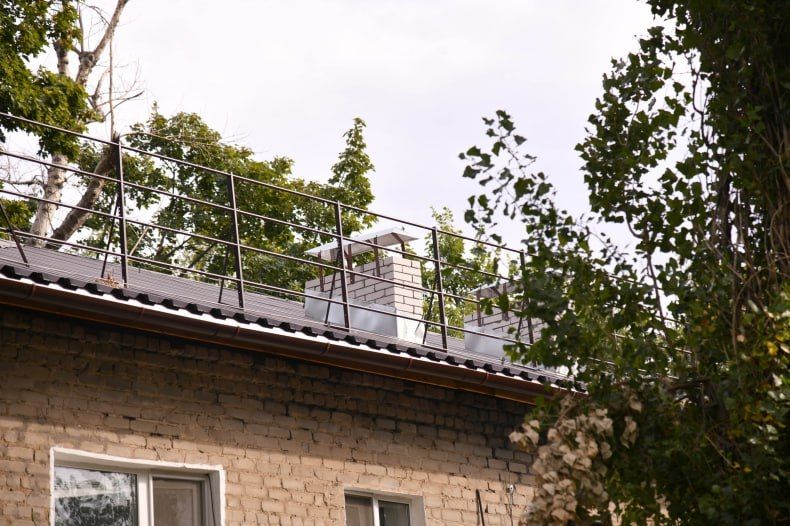 Красноярские строители завершили ремонт кровли в Червонопартизанске Красноярские строители завершили ремонт кровли в Червонопартизанске