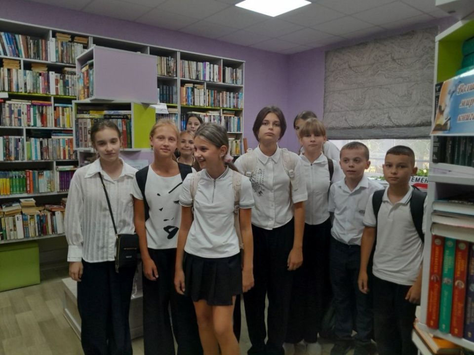 В Центральной библиотеке Стаханова прошёл урок «Что такое библиотечный каталог»