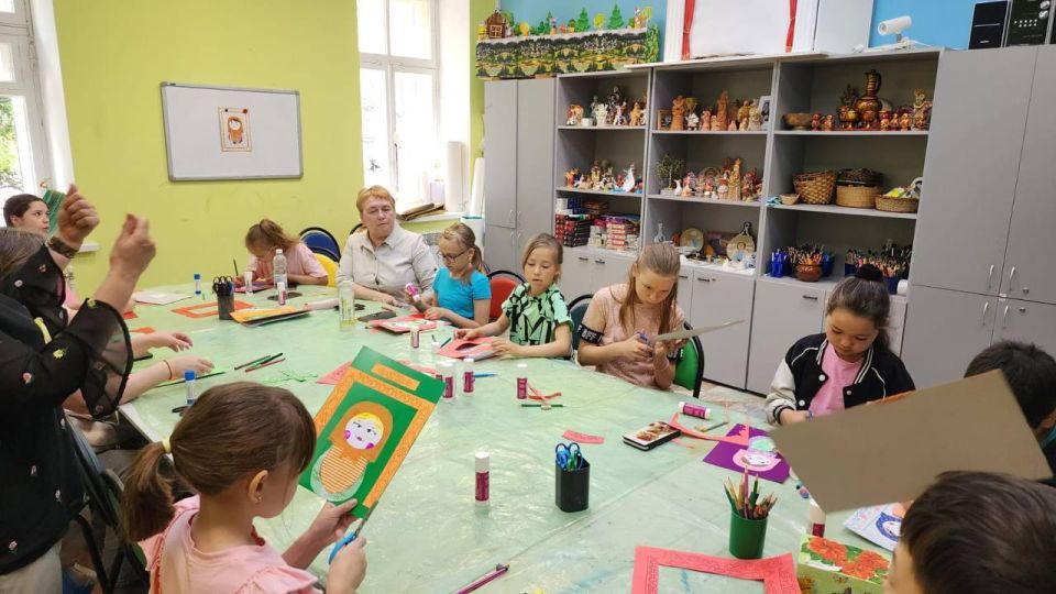 Сотрудники Калужского и Первомайского музея обменялись опытом проведения фестивалей Сотрудники Калужского и Первомайского музея обменялись опытом проведения фестивалей