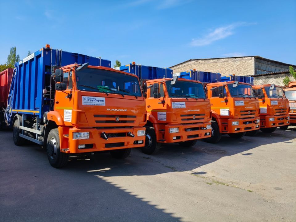 В Республику поступило 14 единиц спецтехники для обращения с твердыми коммунальными отходами В Республику поступило 14 единиц спецтехники для обращения с твердыми коммунальными отходами