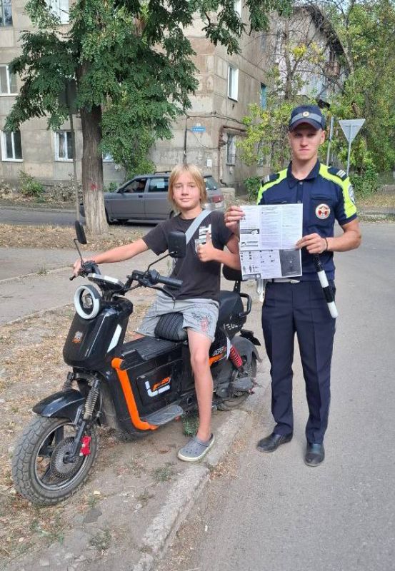 Госавтоинспекторы Славяносербска рассказали детям о правилах управления средствами индивидуальной мобильности Госавтоинспекторы Славяносербска рассказали детям о правилах управления средствами индивидуальной мобильности