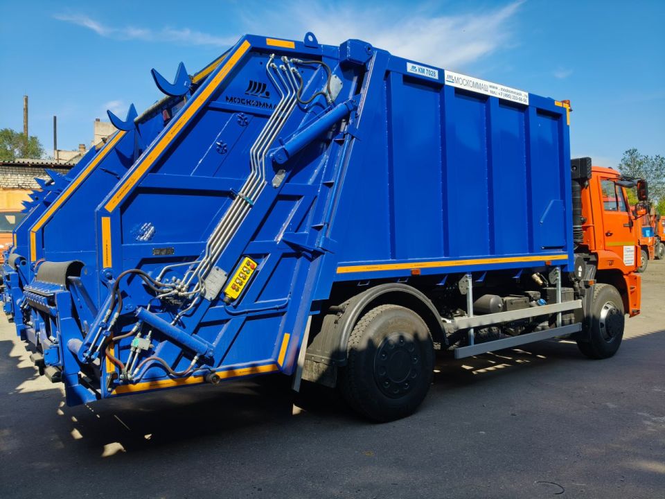 В Республику поступило 14 единиц спецтехники для обращения с твердыми коммунальными отходами В Республику поступило 14 единиц спецтехники для обращения с твердыми коммунальными отходами