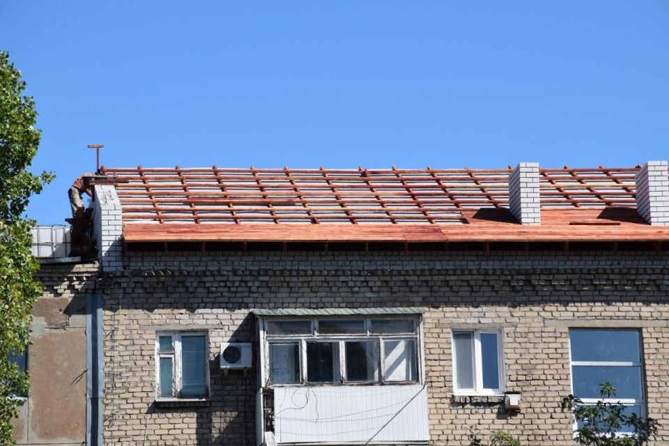 Калужане ремонтируют дом в городе Золотое (п. Михайловка) Калужане ремонтируют дом в городе Золотое (п. Михайловка)