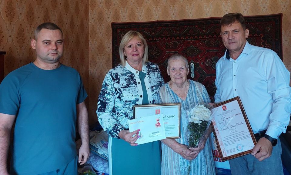 Председатель Совета городского округа Роман Лысенко поздравил с 95-летием труженицу тыла Великой Отечественной Войны Сотникову Лидию Ивановну Председатель Совета городского округа Роман Лысенко поздравил с 95-летием труженицу тыла Великой Отечественной Войны Сотникову Лидию Ивановну