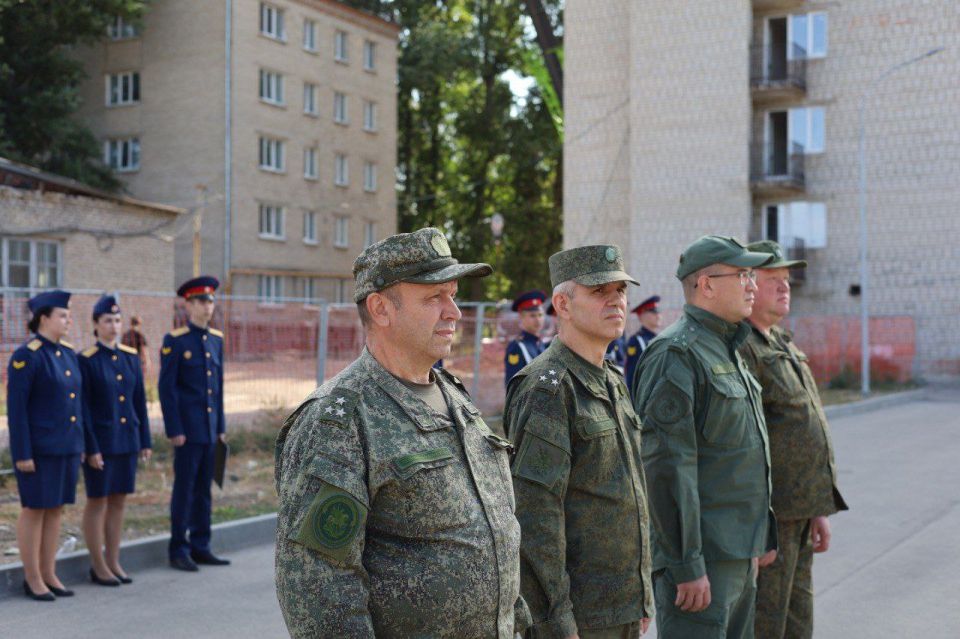 Сотрудники управления общественно-политической работы СК России передали в библиотеки ведомственных образовательных организаций города Луганска художественную литературу Сотрудники управления общественно-политической работы СК России передали в библиотеки ведомственных образовательных организаций города Луганска художественную литературу