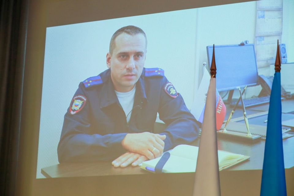 В региональном МВД наградили лучших сотрудников подразделений по вопросам миграции В региональном МВД наградили лучших сотрудников подразделений по вопросам миграции