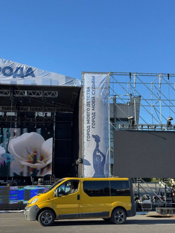 Подготовка к концерту 13 сентября на Театральной площади в самом разгаре! Подготовка к концерту 13 сентября на Театральной площади в самом разгаре!